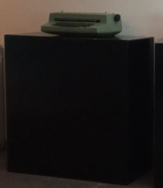 Pedestal, black | Pedestal, negro