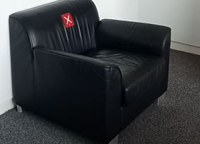 Armchair, black vinyl | Sillón, vinilo negro