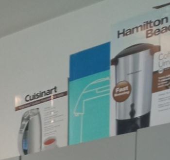 Assorted kitchen appliances (kettle, coffe urn) | Electrodomésticos de cocina variados (hervidor, cafetera)