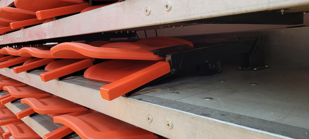 Bleacher seat (folded)(ALL)