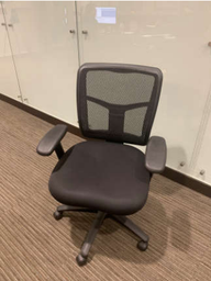 [#B13-42] Task Chair w/ Arms