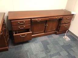 [#D5-w8] Credenza