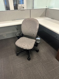 [#B13-73] #68 - office chair, fabric 29 x 17 x38