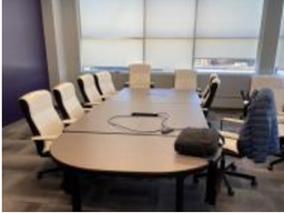 [#C7-4] Meeting room table