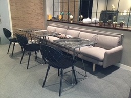 [#00-IR17] Café tables and chairs