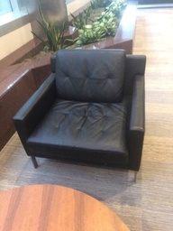 [#B12-87] Black Leather Lounge Seats