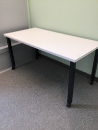 [#C20-4] Table with wheels