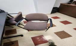 [#B4-28] Lunchroom Chairs