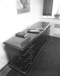 [#D5-15] Credenza - Glass Top