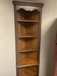 [#D26-66] corner book shelf 8" tall