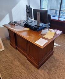 [#E4-37] Desk 7’ X 3’-6”