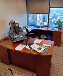 [#E7-50] Rh U-Desk 6’ X 9’ X 7’