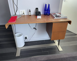 [#E3-5] Small Desks