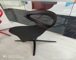 [#B4-83] Black Chair 