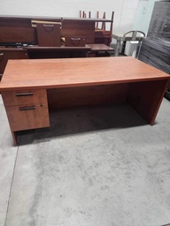 [#E3-16] Desk with file on left