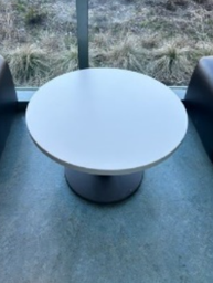 [#C5] Small round table