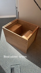 [#D30-39] Small Wood Cabinet (broken)