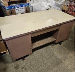 [#E4-9] Pink Desk