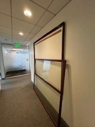 [#J4-40] GLASS DISPLAY BOARD