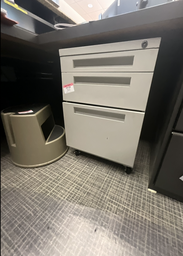 [#D16-110] Metal Pedestal, White