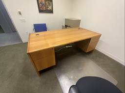 [#E8-137] Private Office Suite, Desk
