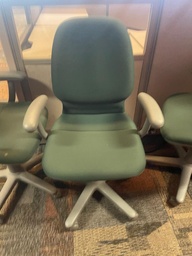 [#B13-3] Green Task Chair
