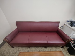 [#B6-295] Couch Red 94x36x35