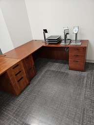 [#E6-1053] Desk with return 67L 30H 47L 24H