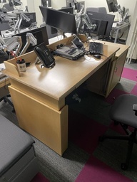 [#E2-28] Instructor Desk