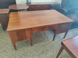 [#E4-264] Desks
