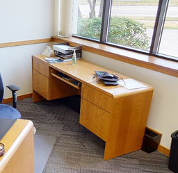 [#E4] Wooden Desk