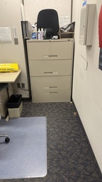 [#D10-18] Filing cabinet with four drawers