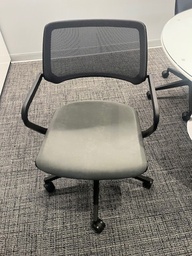 [#B8-29] GREY ROLLING CHAIR