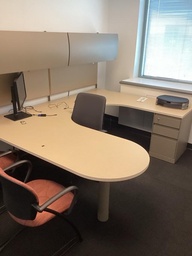 [#E8-87] U-shape desk w/ overhead cabinets &amp; corkboards