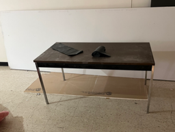[#C12-19] Tables w/ metal legs