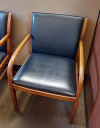 [#B9] Black Leather Guest Chair