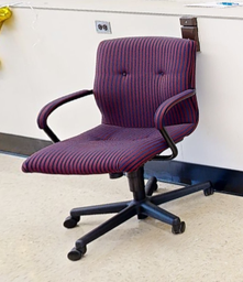 [#B13] Striped Chair