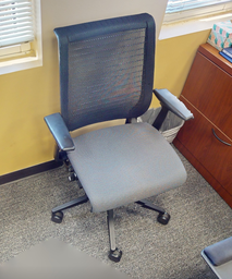 [#B13-3] Task chair with arms