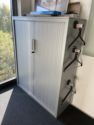 [#D20-18] Steelcase Rolling Cabinet