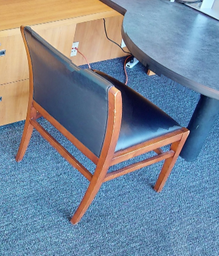 [#B9-7] Black guest chair no arms