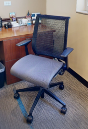[#B13-2] Task chair with arms