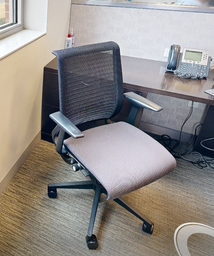 [#B13-1] black task chair with arms