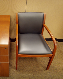 [#B9-4] Black guest chair with arms