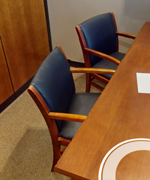 [#B9-5] Black guest chair with arms