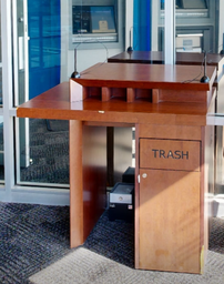 [#C4-7] Cheque desk