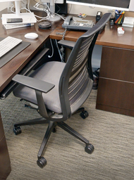 [#B13-2] Grey &amp; blk task chair with arms