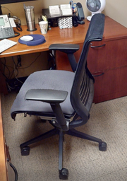 [#B13-5] Task chair with arms