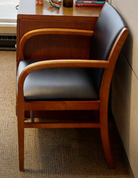 [#B9-6] Black guest chair with arms