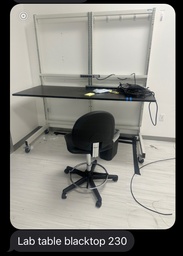 [#E4-230] Lab table