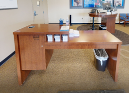 [#C4-17] Large cheque desk